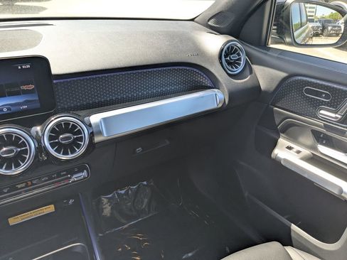 Certified 2025 Mercedes-Benz GLB 250 image 27