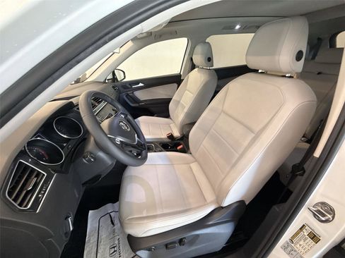 Used 2020 Volkswagen Tiguan SE w/ Panoramic Sunroof Package AWD/4WD image 13