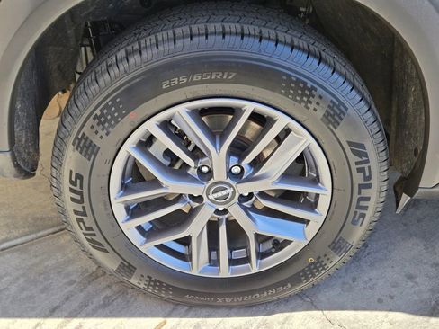 Used 2024 Nissan Rogue S AWD/4WD image 9