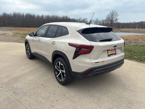 New 2026 Chevrolet Trax RS w/ Driver Confidence Package FWD image 7