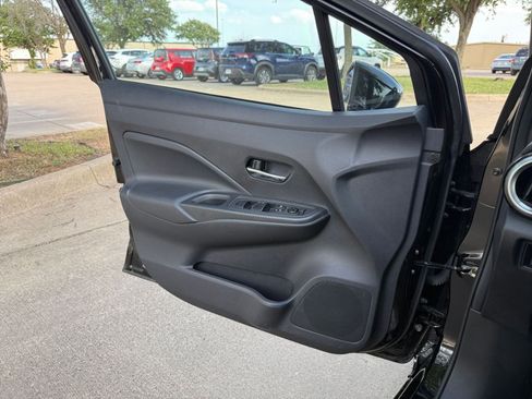 Used 2025 Nissan Versa SV FWD image 18