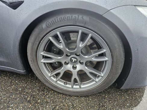 Used 2021 Tesla Model S Plaid image 9