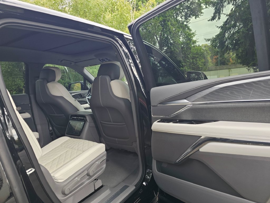 New 2026 Cadillac Escalade IQ Luxury 1 AWD/4WD image 14