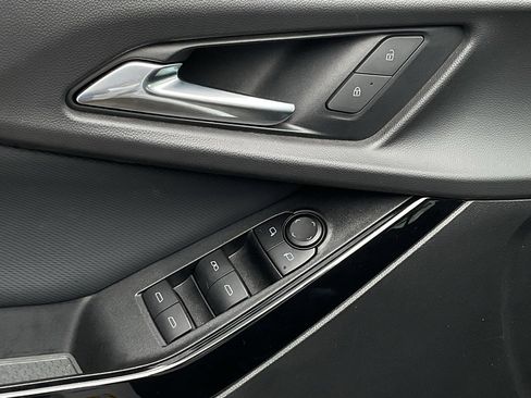 Used 2025 Chevrolet Equinox LT image 12