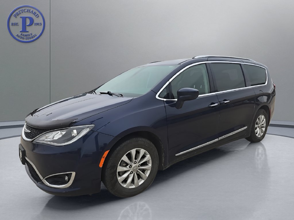 Used 2019 Chrysler Pacifica Touring-L FWD image 3