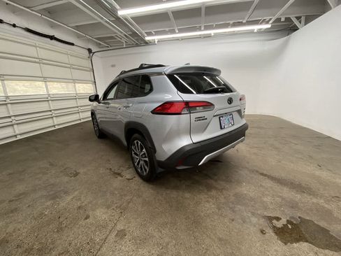 Used 2022 Toyota Corolla Cross XLE w/ Black Badges Package (TMS) image 4