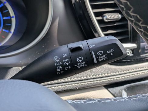 Used 2024 Chrysler Pacifica Limited FWD image 27