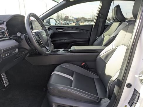 Used 2025 Toyota Camry SE image 26