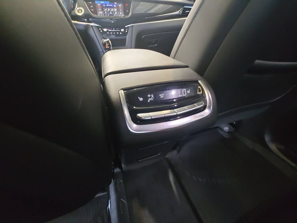 Used 2024 Cadillac XT6 Sport w/ Technology Package AWD/4WD image 28