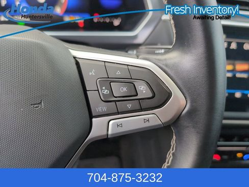 Used 2023 Volkswagen Tiguan SE w/ Panoramic Sunroof Package image 22