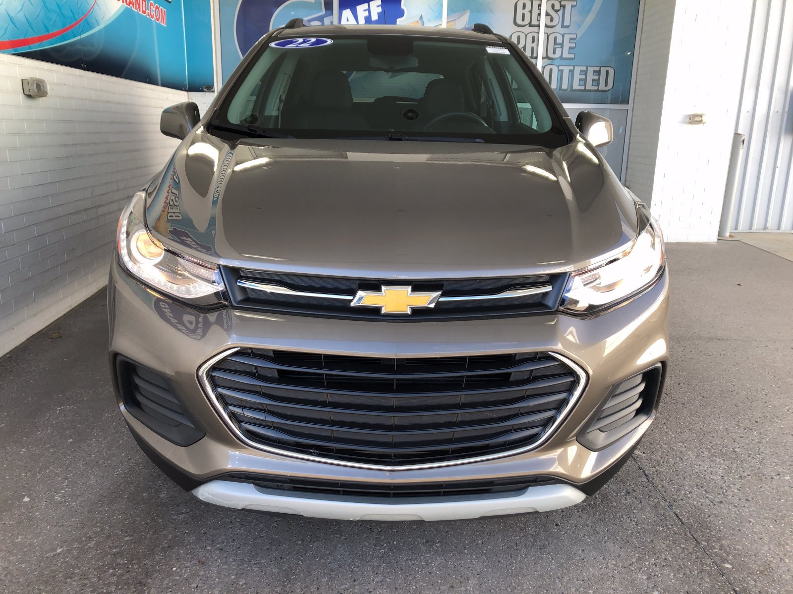 Used 2022 Chevrolet Trax LT w/ LT Convenience Package AWD/4WD image 2