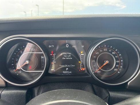 Used 2018 Jeep Wrangler Unlimited Sahara AWD/4WD image 29