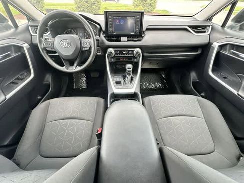 Used 2021 Toyota RAV4 XLE AWD/4WD image 19