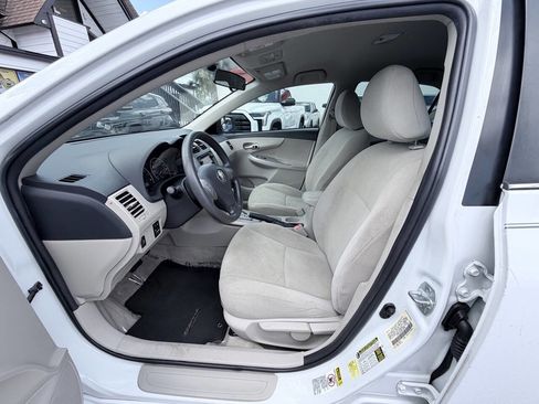 Used 2013 Toyota Corolla LE image 9