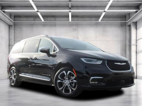 New 2026 Chrysler Pacifica Pinnacle image 1