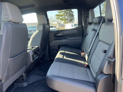 Used 2023 Chevrolet Silverado 1500 ZR2 image 12