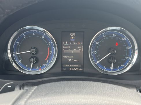 Used 2018 Toyota Corolla SE w/ SE Premium Package FWD image 25