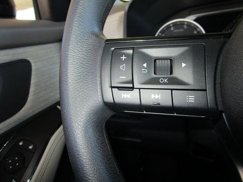 Used 2023 Nissan Rogue SV image 28