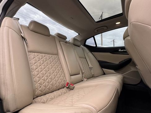 Used 2016 Nissan Maxima Platinum w/ Interior Lighting Package FWD image 37