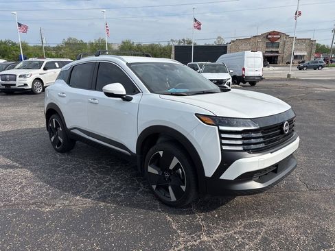 Used 2025 Nissan Kicks SR image 1