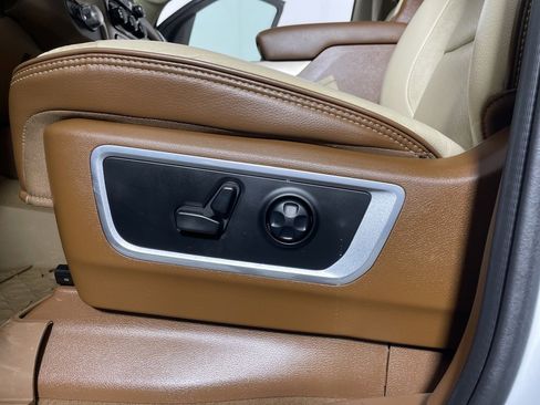 Used 2019 RAM 1500 Laramie image 11