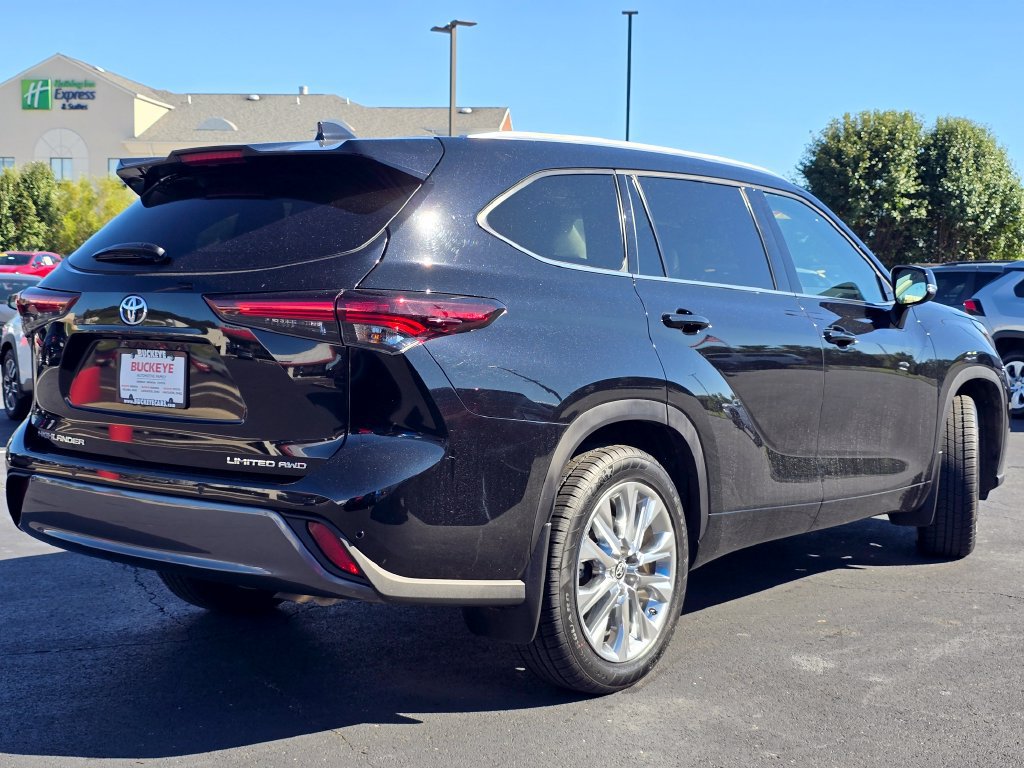 Used 2025 Toyota Highlander Limited AWD/4WD image 8