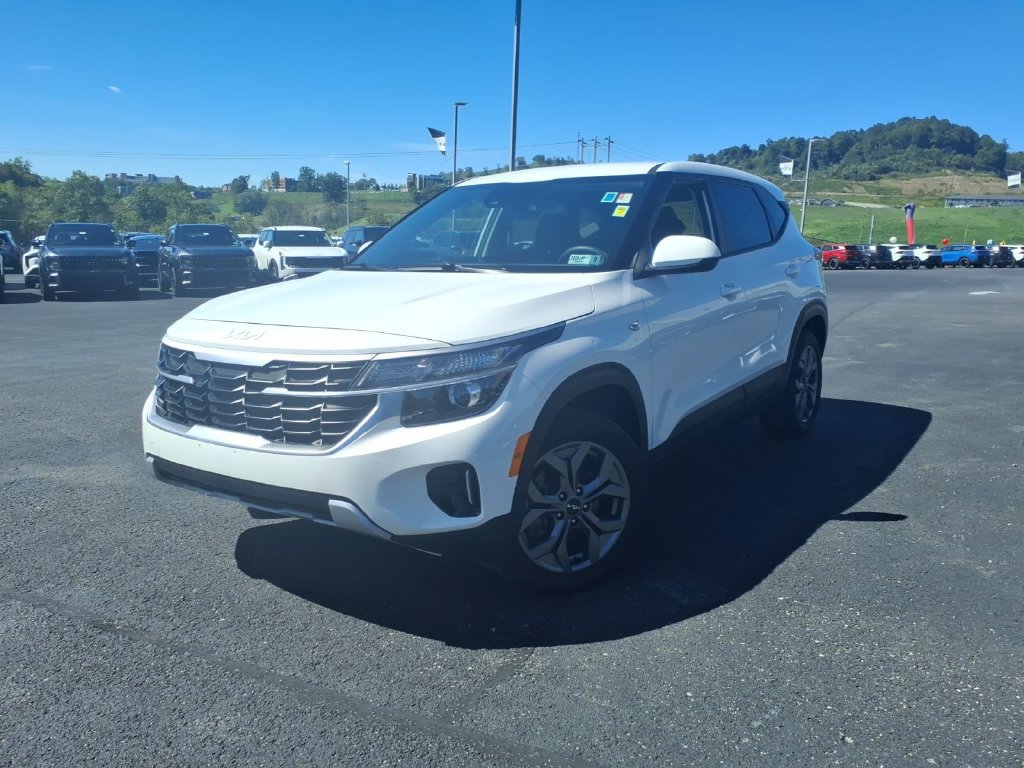 Certified 2024 Kia Seltos LX AWD/4WD image 3