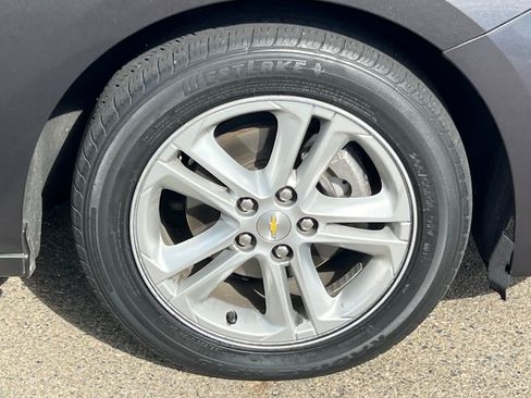 Used 2017 Chevrolet Cruze LT FWD image 18