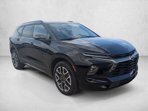 Used 2025 Chevrolet Blazer RS FWD image 3