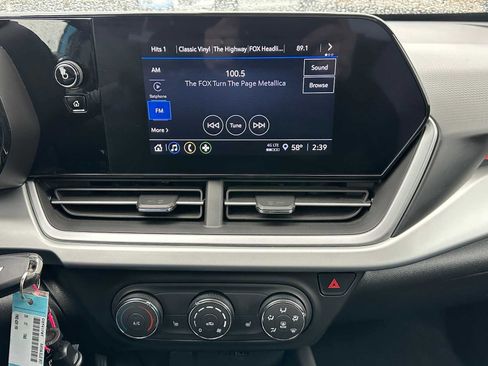 Certified 2025 Chevrolet Trax RS w/ Sunroof Package image 27