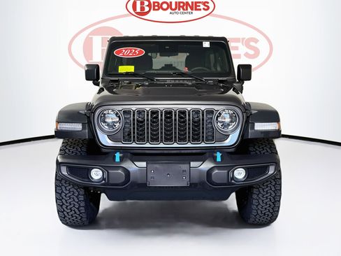 Used 2025 Jeep Wrangler Unlimited Rubicon 4xe w/ Convenience Group AWD/4WD image 4