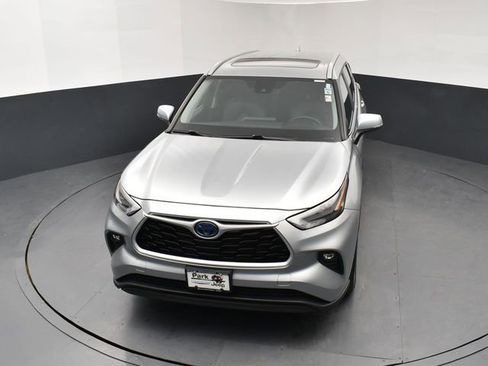 Used 2024 Toyota Highlander XLE image 14