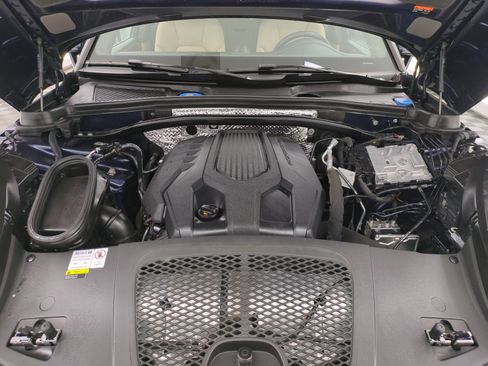 Certified 2023 Porsche Macan AWD/4WD image 28