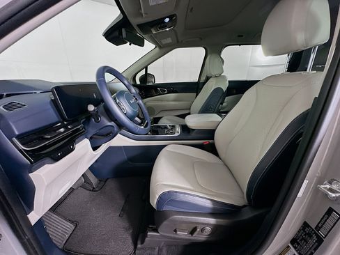 Used 2025 Kia Carnival SX Prestige FWD image 13