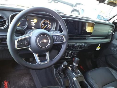 Used 2025 Jeep Wrangler Unlimited Sahara AWD/4WD image 10