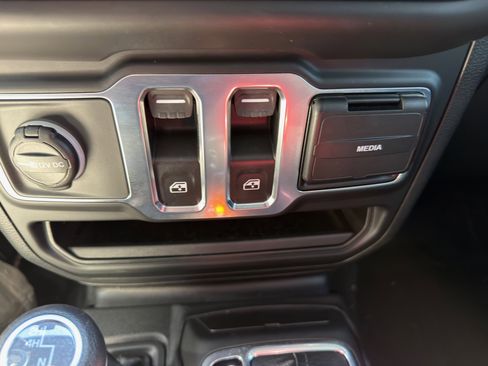 Used 2021 Jeep Wrangler Willys image 29