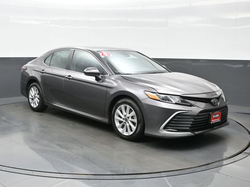 Used 2023 Toyota Camry LE image 8