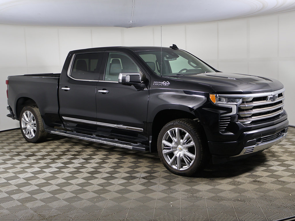 Used 2022 Chevrolet Silverado 1500 High Country w/ High Country Premium Package AWD/4WD image 2