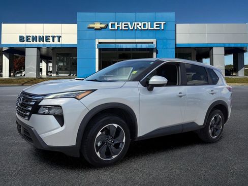 Used 2025 Nissan Rogue SV FWD image 3