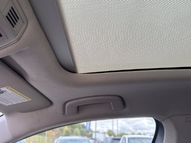 Used 2023 Volkswagen Jetta SE w/ Panoramic Sunroof Package FWD image 16