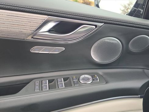 Used 2025 Genesis GV80 2.5T Prestige image 18