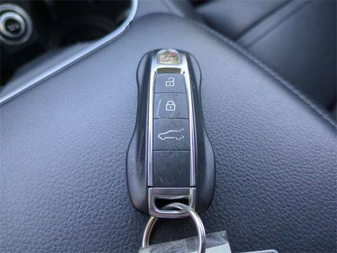 Used 2020 Porsche Cayenne image 37