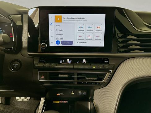 Used 2025 Toyota Camry SE image 14