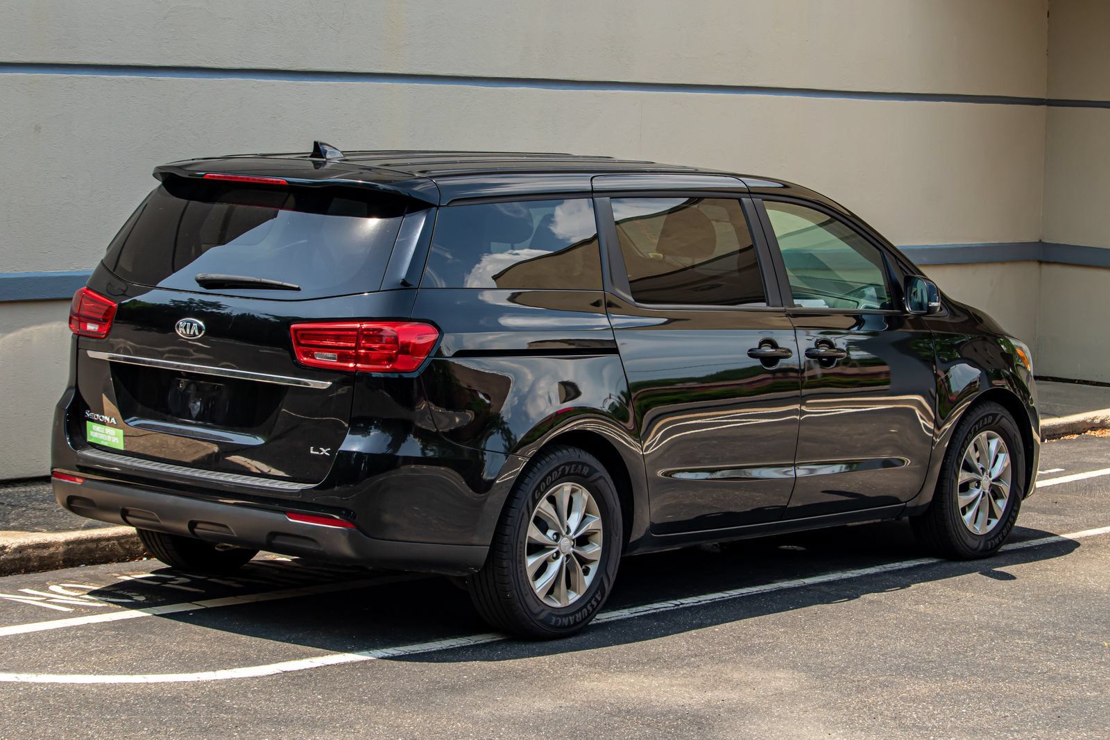Used 2020 Kia Sedona LX FWD image 9