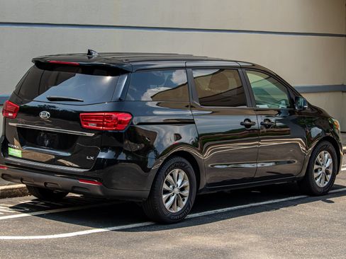 Used 2020 Kia Sedona LX FWD image 9