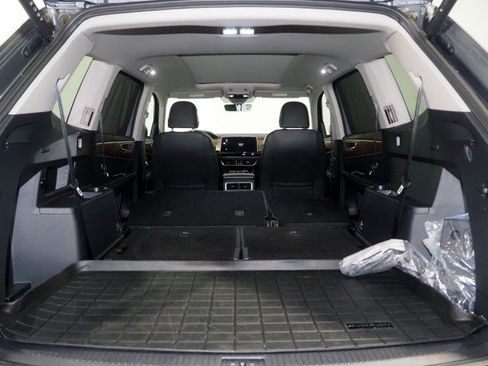 Used 2025 Volkswagen Atlas SE w/ Panoramic Sunroof Package FWD image 41