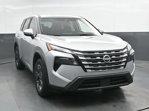 Used 2024 Nissan Rogue SV FWD image 5