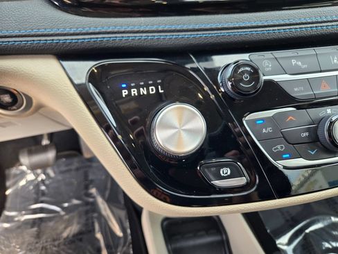 Used 2021 Chrysler Pacifica Touring-L FWD image 14