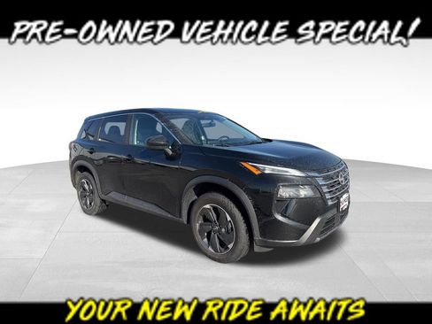 Used 2025 Nissan Rogue SV image 1