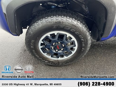 Used 2024 Toyota Tacoma TRD Off-Road AWD/4WD image 11
